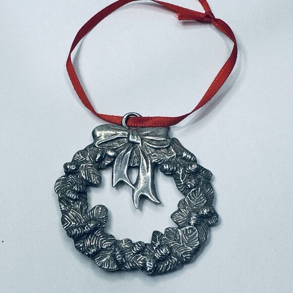 Seagull Pewter Christmas Ornament Hanging Silver Wreath w/Bow Etched 1983 VTG - Picture 3 of 8